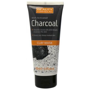 Maschera di charcoal e argilla