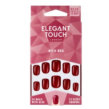 Unghie finte di colore rosso intenso