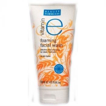 Lavaggio del viso schiumoso alla vitamina E