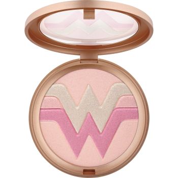 Wonder Woman Multiglow Magic Highlighter Wonder Woman Multiglow Magic Highlighter