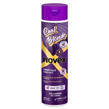 Shampoo biondo freddo alla violetta